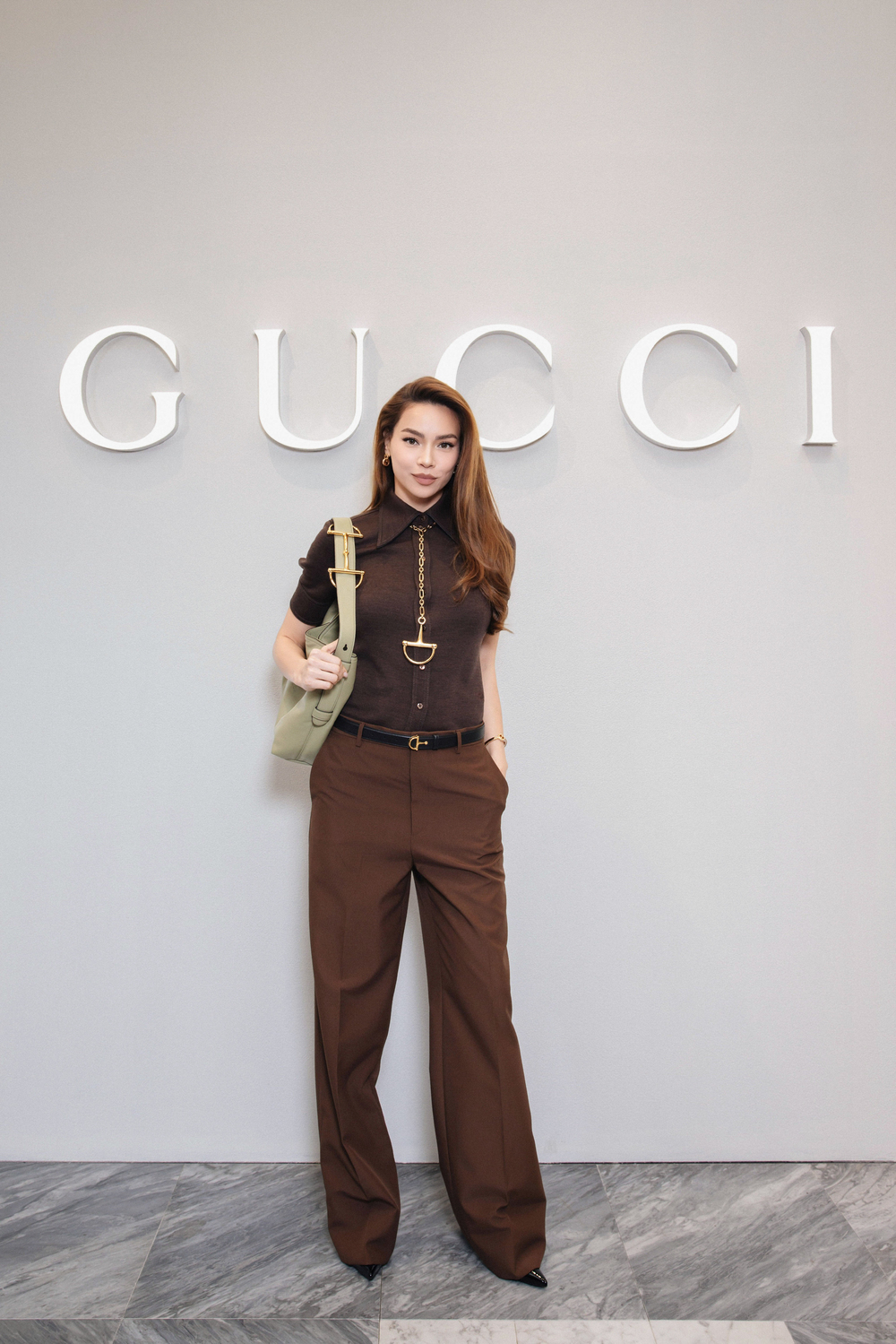 Hồ Ngọc Hà đang là Friend of House" của Gucci ở Việt Nam.
Hồ Ngọc Hà đang là Friend of House" của Gucci ở Việt Nam.