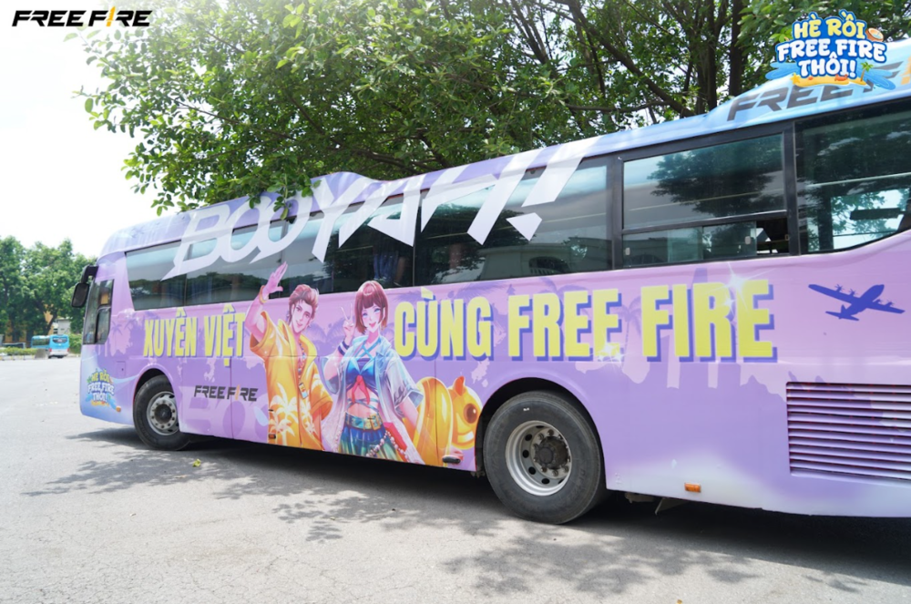  
Xe buýt Free Fire Xuyên Việt nổi bật trên mọi chặng đường với hình ảnh nhân vật đặc trưng của Free Fire - Kelly và Tatsuya