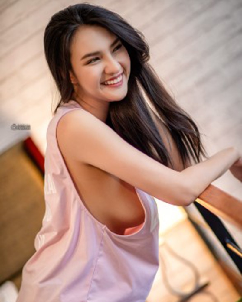 Ảnh gái thả rông vòng một đẹp ná thở ai nhìn cũng mờ ê mê 12 QQLive App 2026 Live Idol Hot Quà Thưởng Hấp Dẫn anh gai tha rong vong 1