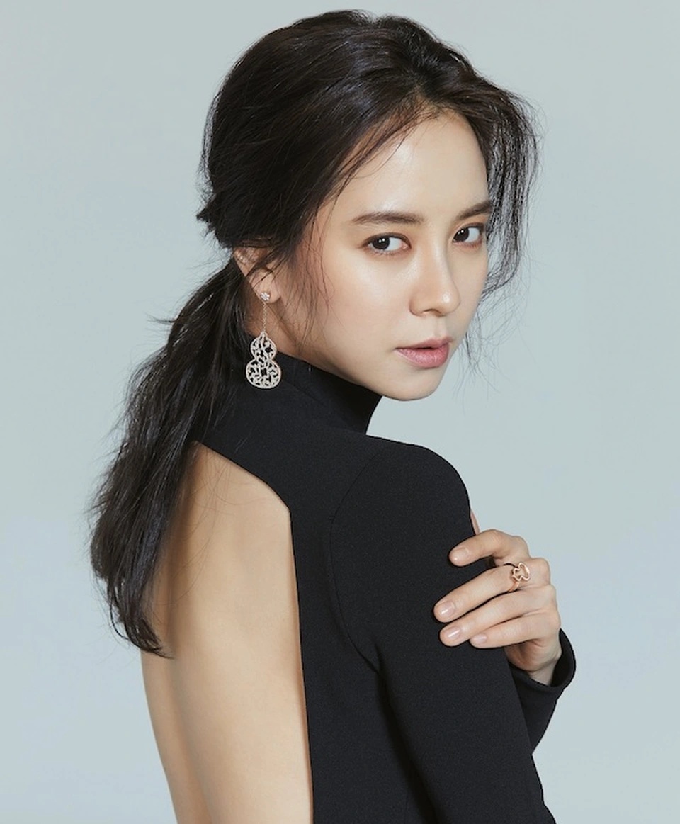  
Song Ji Hyo