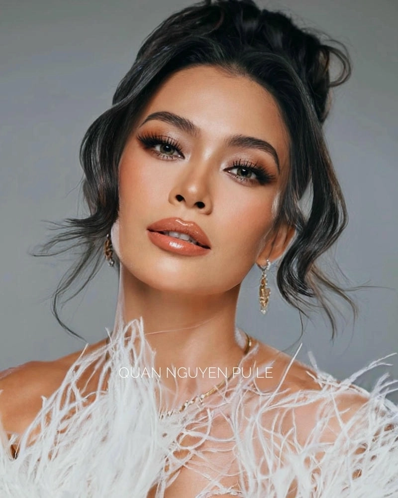 Á hậu Mâu Thủy rạng rỡ tại sự kiện