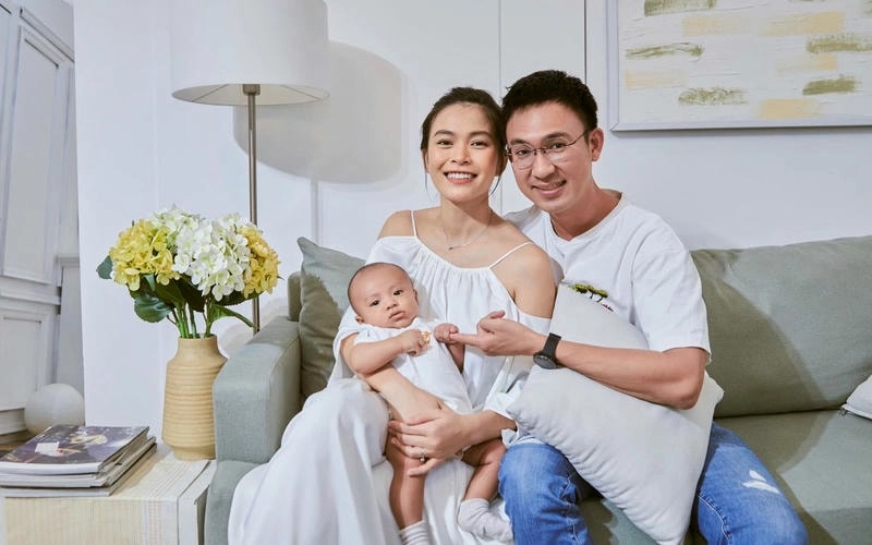 Khoảnh khắc ngọt ngào của Mâu Thuỷ và chồng