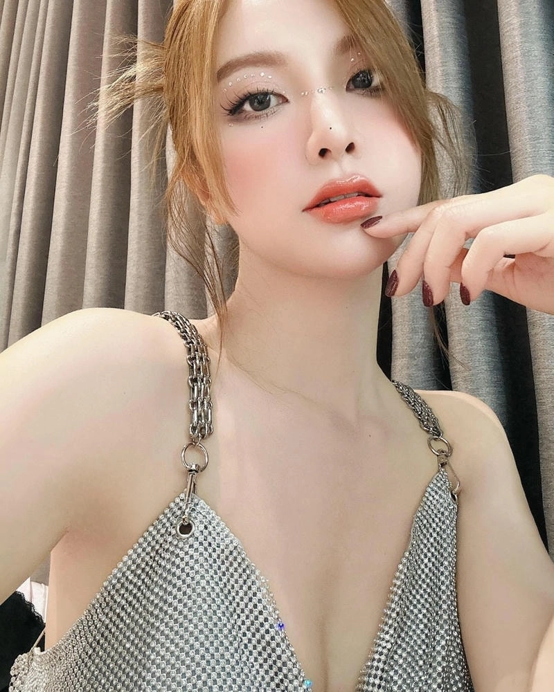 Ảnh hiếm thời nhỏ của Hạnh Sino ngày xưa