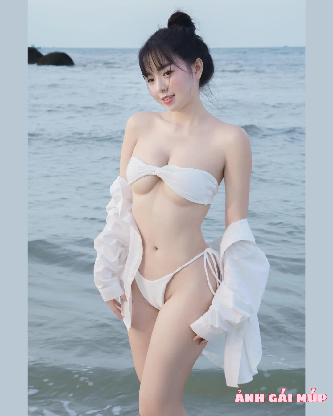 qqlive com shows bo anh gai xinh tam bien 2025 017 Ảnh Gái Xinh Tắm Biển 2025 Top 500 Em Gái Tắm Biển Ngon Nhức Nách Gái Xinh Bikini